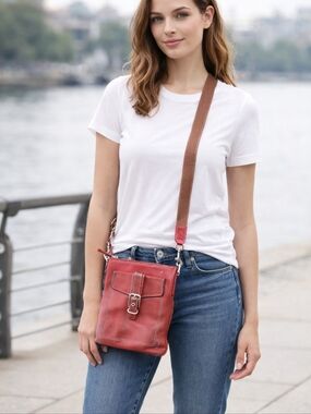 COACH Vintage Hamilton Swing Pack Small Crossbody Bag Burgandy Leather Long Stra